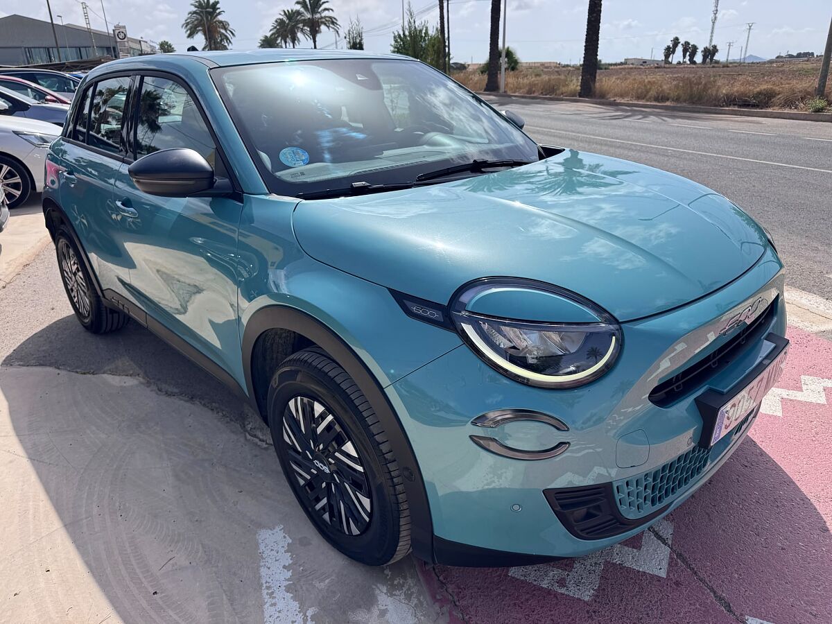 FIAT 600 HYBRID 1.2 E-THP AUTO SPANISH LHD IN SPAIN ONLY 6000 MILES SUPERB 2024